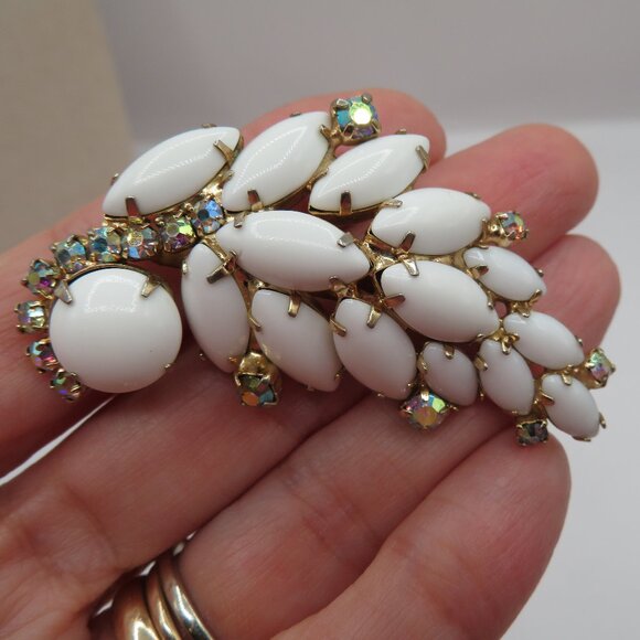 Vintage White Milk Glass with Aurora Borealis Accent Gold Tone Brooch - Picture 3 of 8